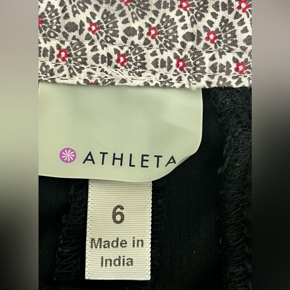 Athleta black corduroy skirt zip and button closure front/back pockets 6 EUC - Picture 8 of 11